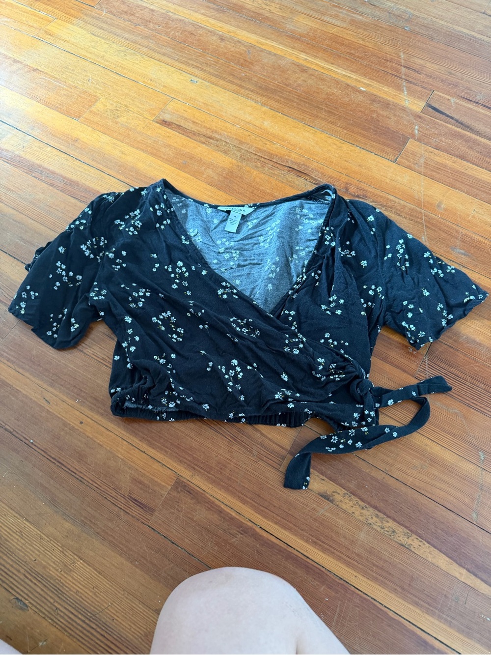 Arizona Jean Company Black Floral Wrap Crop Top